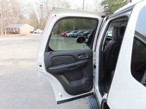 Used 2012 Cadillac Escalade Platinum image 13