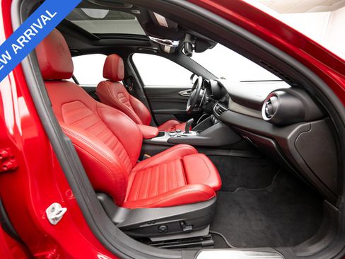 Used 2023 Alfa Romeo Giulia Veloce AWD/4WD image 12