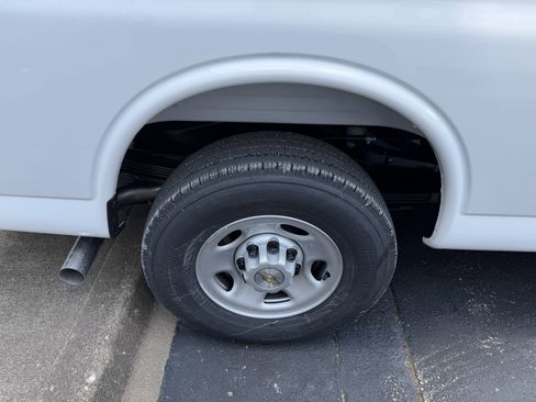 New 2026 Chevrolet Express 3500 Extended RWD image 8