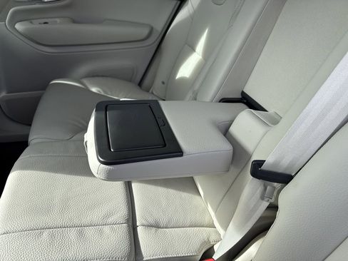 Used 2024 Volvo XC90 B5 Plus image 16