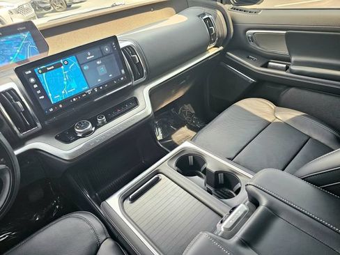 Used 2025 Ford Expedition Platinum w/ Driver's Package AWD/4WD image 37