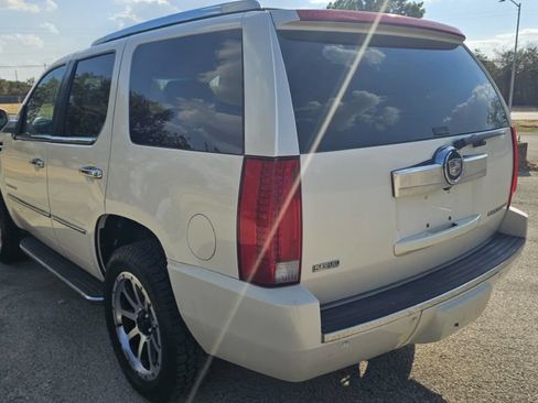 Used 2009 Cadillac Escalade AWD image 4