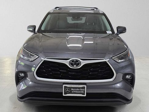 Used 2023 Toyota Highlander XLE AWD/4WD image 8