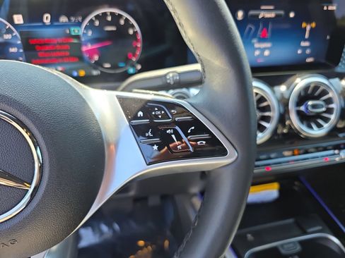 Certified 2025 Mercedes-Benz GLB 250 4MATIC image 27