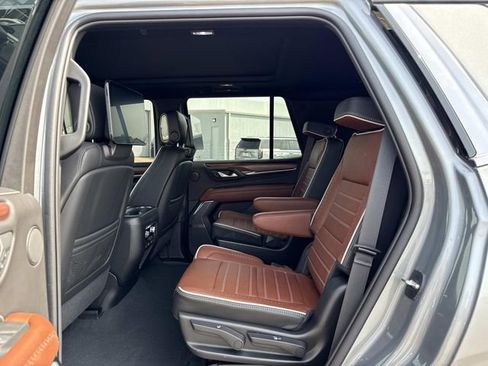 Used 2023 GMC Yukon Denali Ultimate AWD/4WD image 13