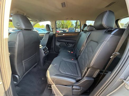 Used 2025 Volkswagen Atlas SE AWD/4WD image 23