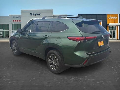 Used 2023 Toyota Highlander XLE AWD/4WD image 5