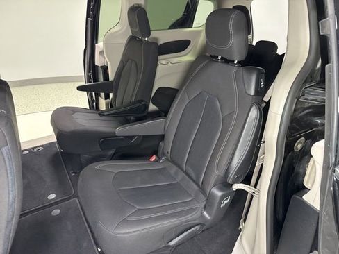 Used 2020 Chrysler Voyager LX FWD image 25