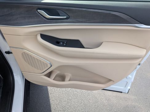 New 2026 Jeep Grand Cherokee Limited w/ Luxury Tech Group II RWD image 35