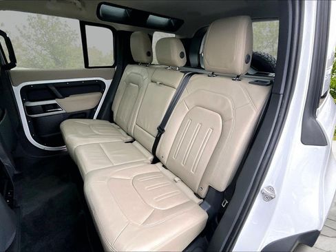 Used 2022 Land Rover Defender 110 SE image 26