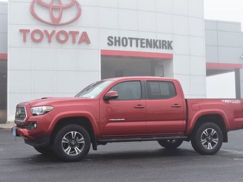 Used 2019 Toyota Tacoma TRD Sport image 1