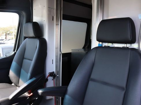 Used 2022 Mercedes-Benz Sprinter 4500 w/ Parking Package image 28