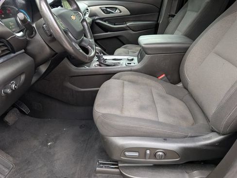 Used 2022 Chevrolet Traverse LT FWD image 15
