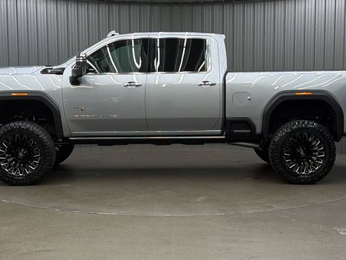 Used 2026 GMC Sierra 3500 Denali Ultimate AWD/4WD image 2