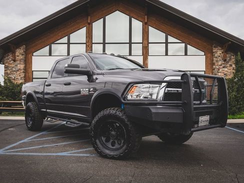 Used 2018 RAM 2500 Tradesman w/ Chrome Appearance Group AWD/4WD image 14