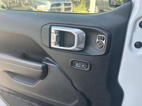 Used 2024 Jeep Wrangler Unlimited Rubicon 4xe AWD/4WD image 16