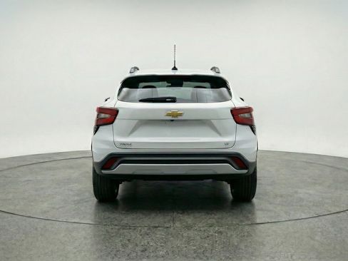 Used 2025 Chevrolet Trax LT w/ LT Convenience Package image 7