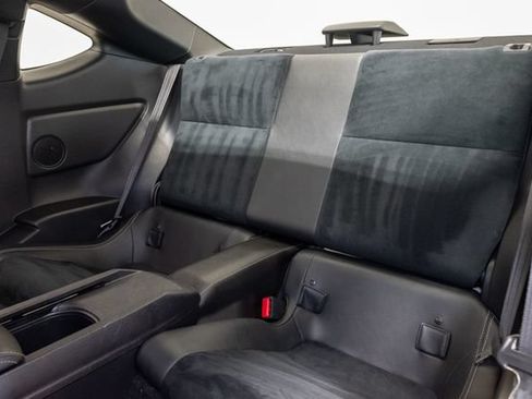 Used 2018 Toyota 86 RWD image 19