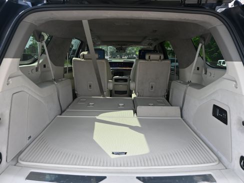 Used 2025 Cadillac Escalade ESV Sport Platinum w/ LPO, ONYX Package AWD/4WD image 74
