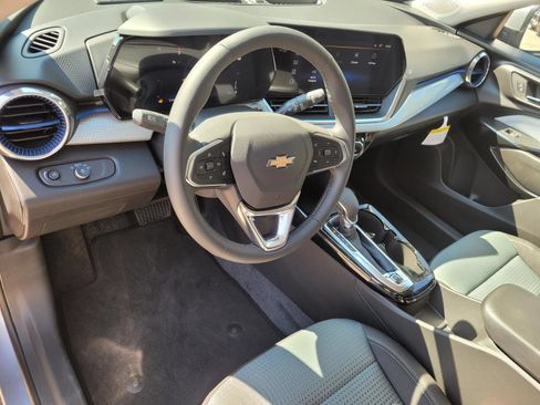New 2026 Chevrolet Trax LT w/ LT Convenience Package FWD image 16