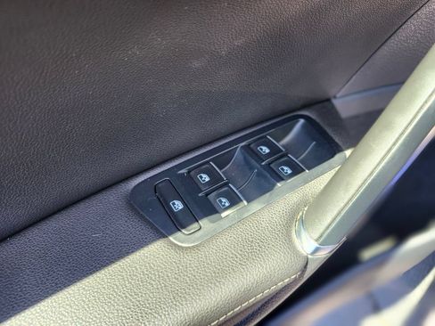 Used 2019 Volkswagen Golf R 4-Door AWD/4WD image 17