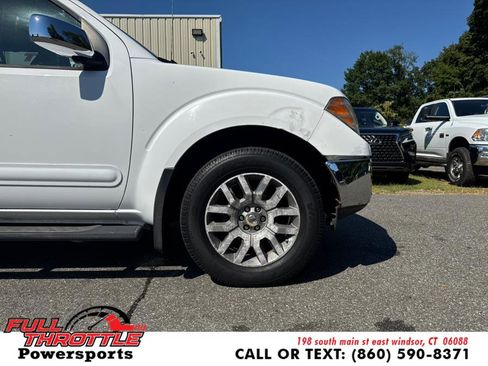 Used 2011 Nissan Frontier SL w/ Moonroof Pkg image 28