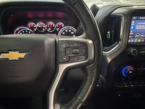 Used 2022 Chevrolet Silverado 1500 LT AWD/4WD image 17