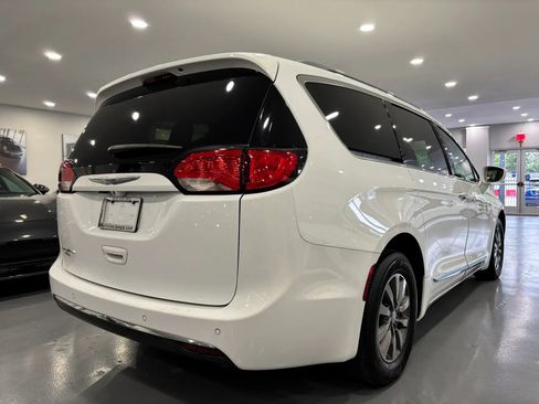Used 2020 Chrysler Pacifica Touring-L Plus FWD image 7