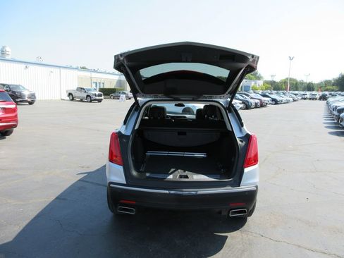 Used 2017 Cadillac XT5 Luxury w/ Driver Awareness Package AWD/4WD image 7