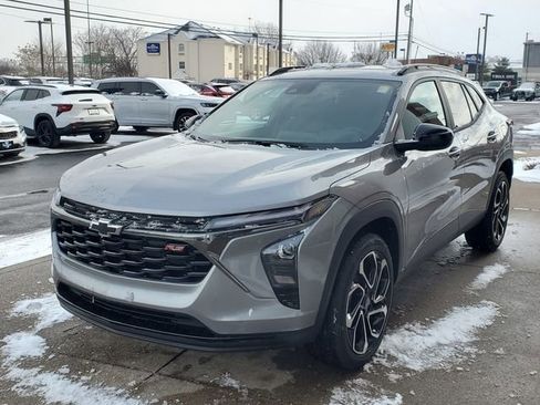 New 2025 Chevrolet Trax RS w/ Sunroof Package image 8