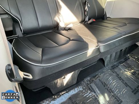 Used 2022 Chrysler Pacifica Limited w/ Uconnect Theater Family Group image 59