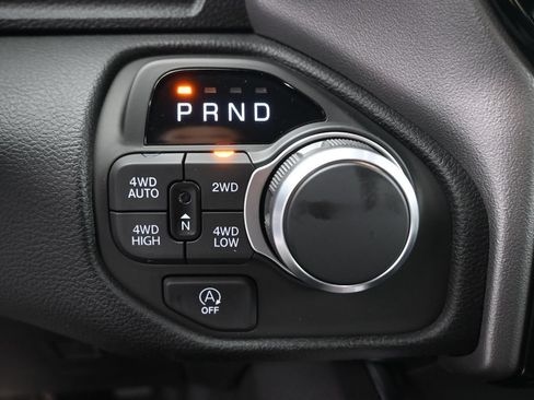 New 2026 RAM 1500 4x4 Crew Cab image 32