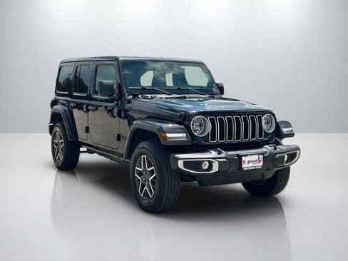 Used 2025 Jeep Wrangler Unlimited Sahara AWD/4WD image 3