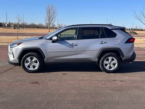 Used 2019 Toyota RAV4 LE image 7