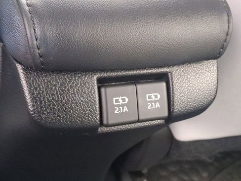 Used 2021 Toyota Prius Prime LE image 11