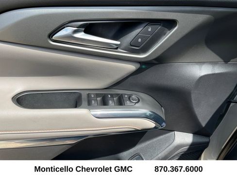 Used 2025 Chevrolet Traverse LT FWD image 10