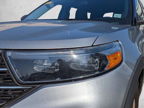 Used 2023 Ford Explorer XLT RWD image 2