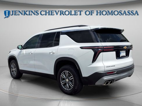 Used 2025 Chevrolet Traverse LT FWD image 7