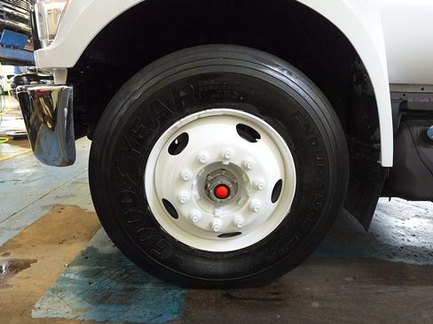 Used 2019 Ford F750 2WD Regular Cab Super Duty image 24