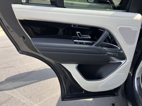 Used 2024 Land Rover Range Rover SE image 28