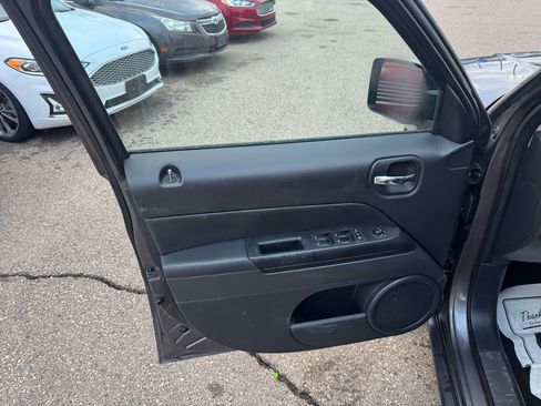 Used 2016 Jeep Patriot Latitude w/ Premium Sound Group image 13