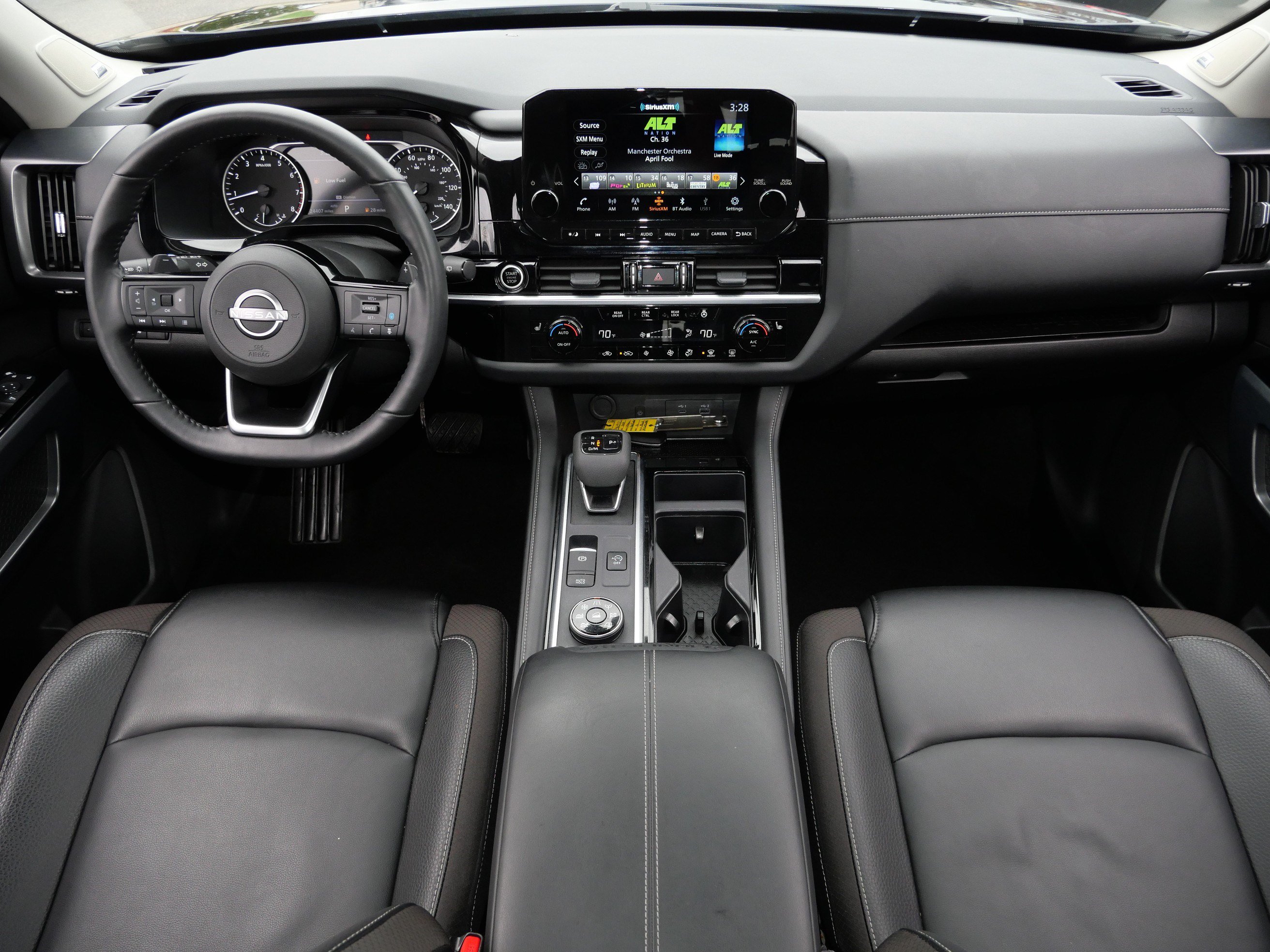 Used 2024 Nissan Pathfinder SL w/ SL Premium Package AWD/4WD image 10