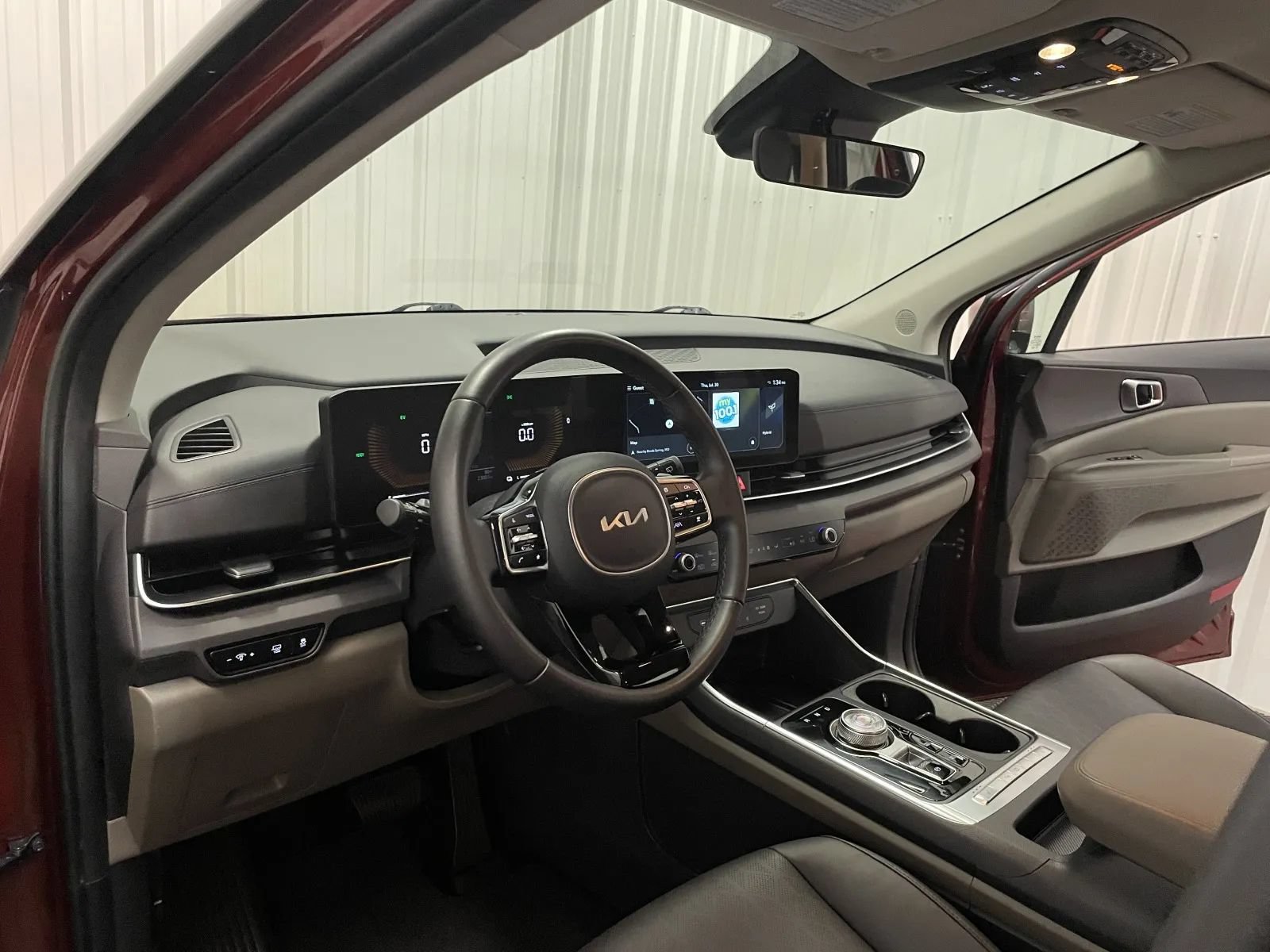 Used 2025 Kia Carnival EX FWD image 35