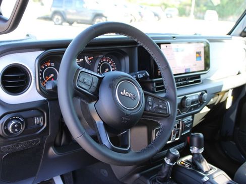 New 2026 Jeep Gladiator Sport image 25