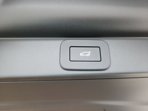 New 2025 Land Rover Range Rover SE image 14