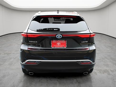 Used 2023 Toyota Venza Limited image 4