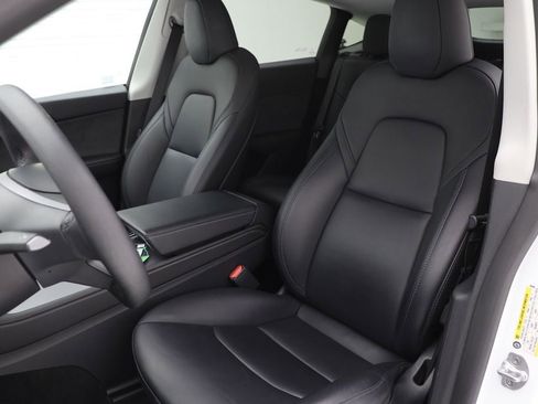 Used 2023 Tesla Model Y Long Range image 16