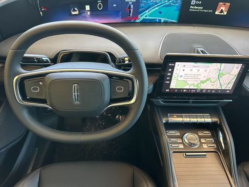 New 2026 Lincoln Nautilus Premier AWD/4WD image 13