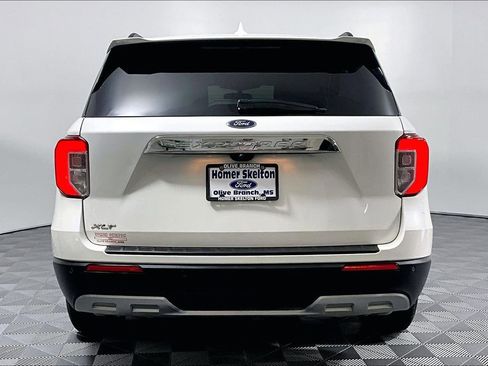 Used 2023 Ford Explorer XLT w/ Equipment Group 202A RWD image 4
