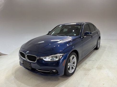 Used 2018 BMW 330i xDrive Sedan w/ Convenience Package image 2